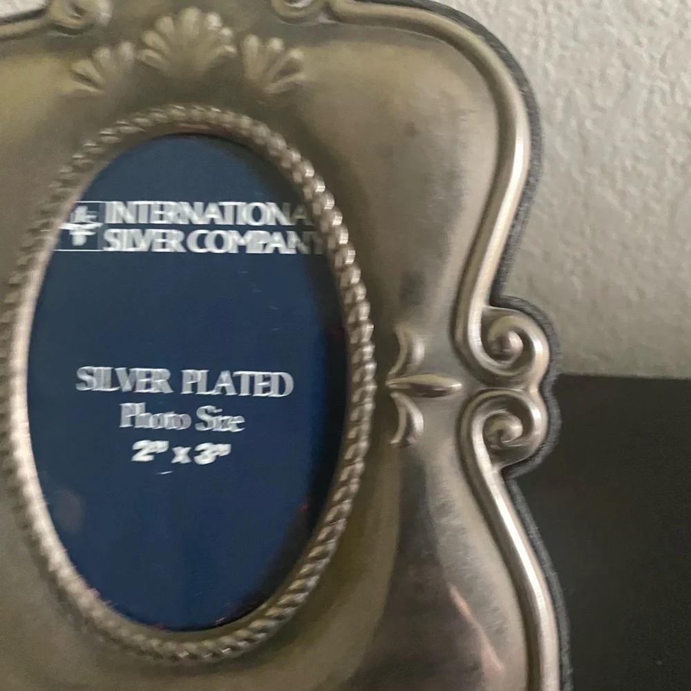 Vintage International Silver Company Silver Plated 8”x 6” Photo Size 2”x 3”Frame